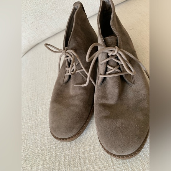 Sperry Taupe Suede Desert Ankle Boot. Size 6.5 - Picture 2 of 6